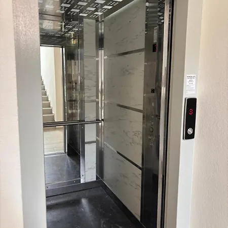 Jasmina Apartman דירה *