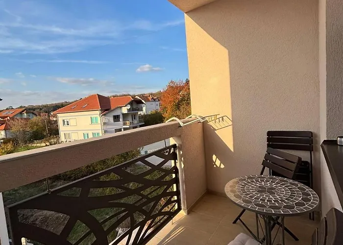 Jasmina Apartman דירה